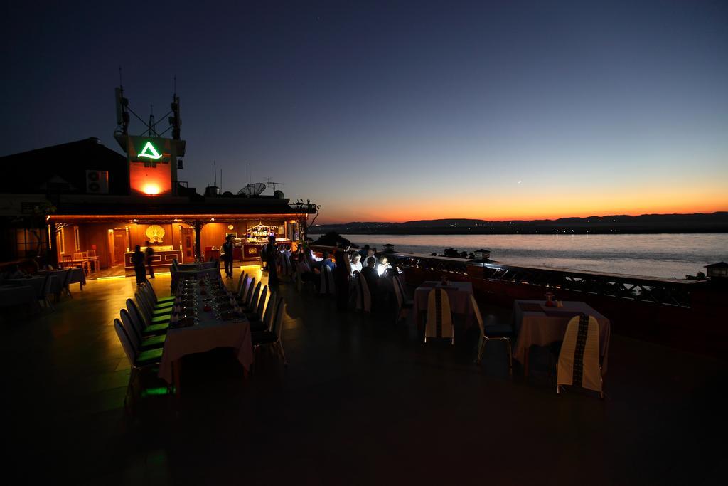 Ayarwaddy River View Hotel Mandalay Exterior foto